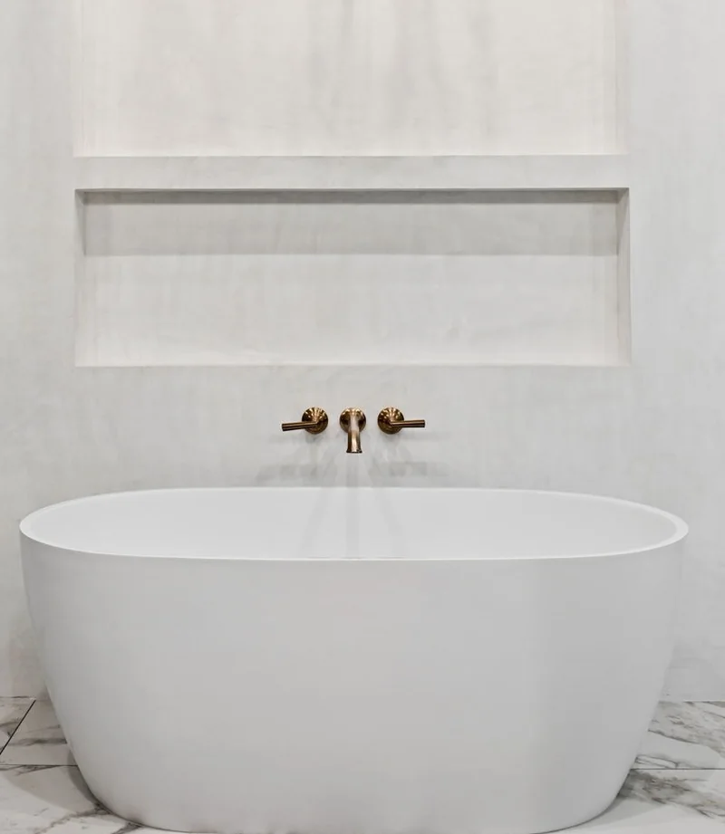 Freestanding tub + brass filler