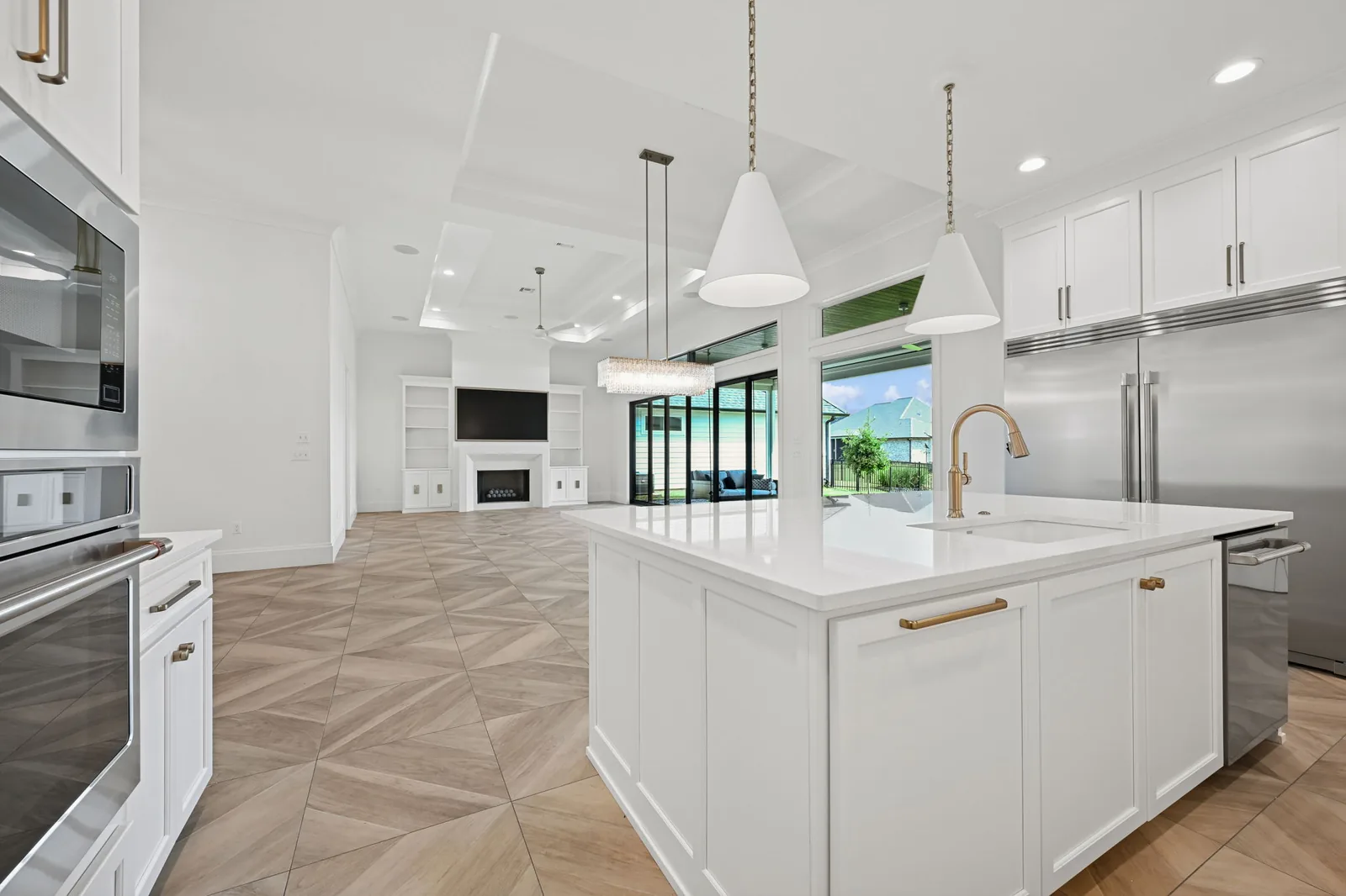 Kitchen, island wide