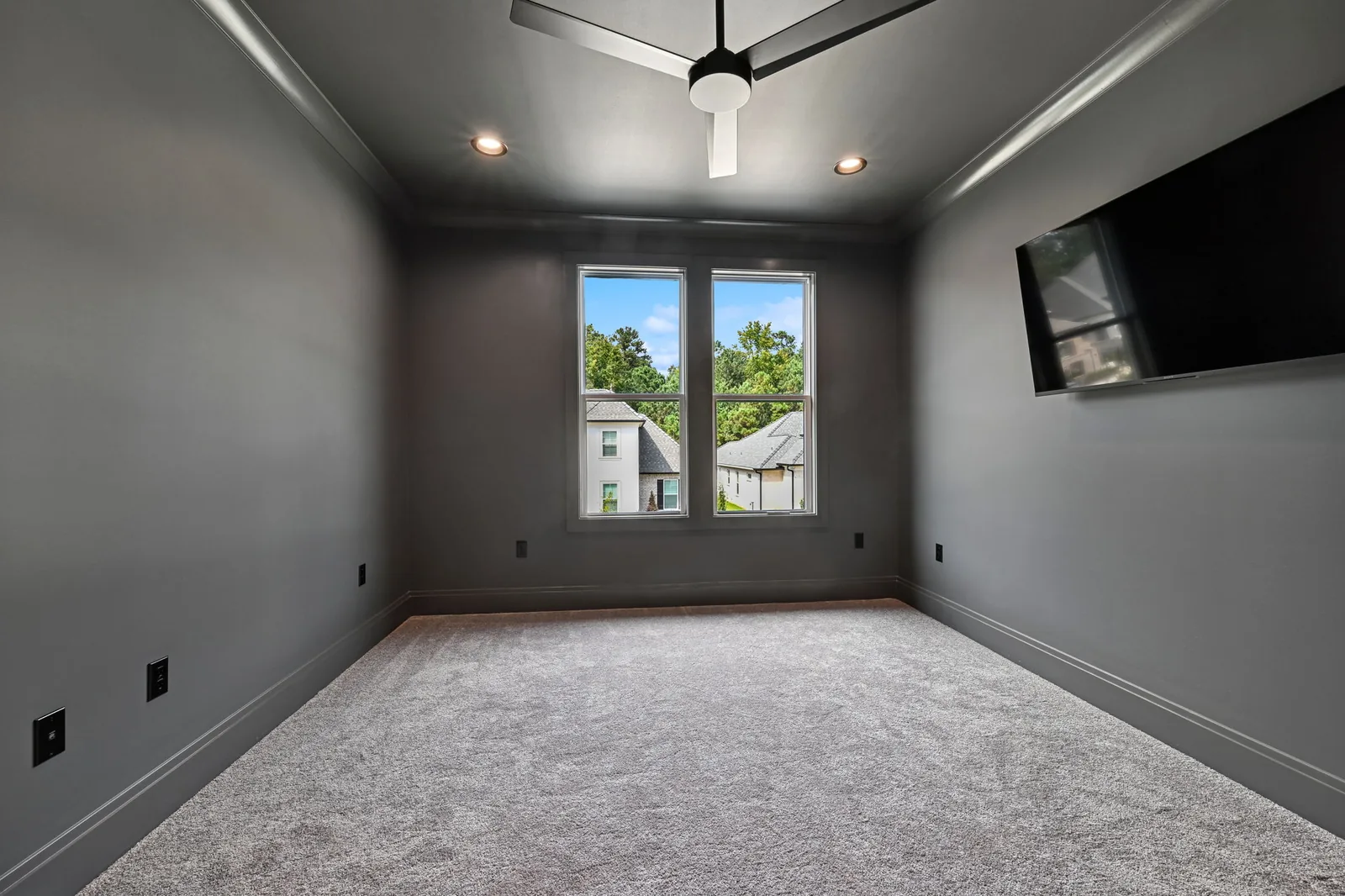 Bedroom / flex room