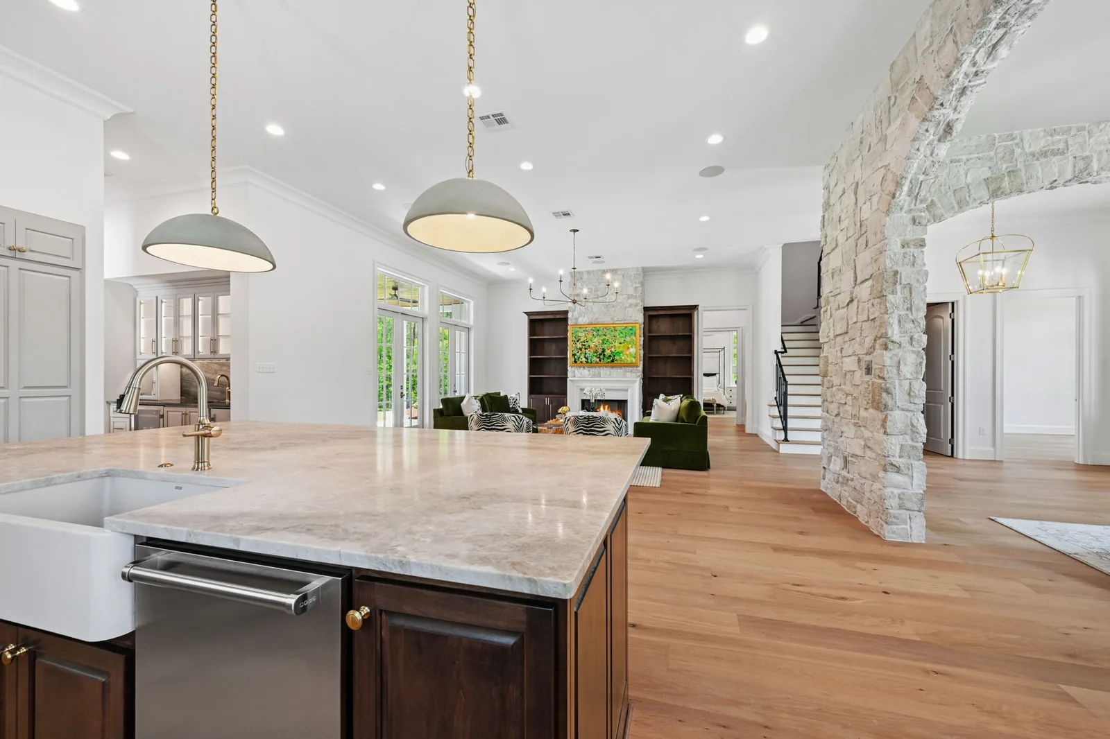 Kitchen, sink + island