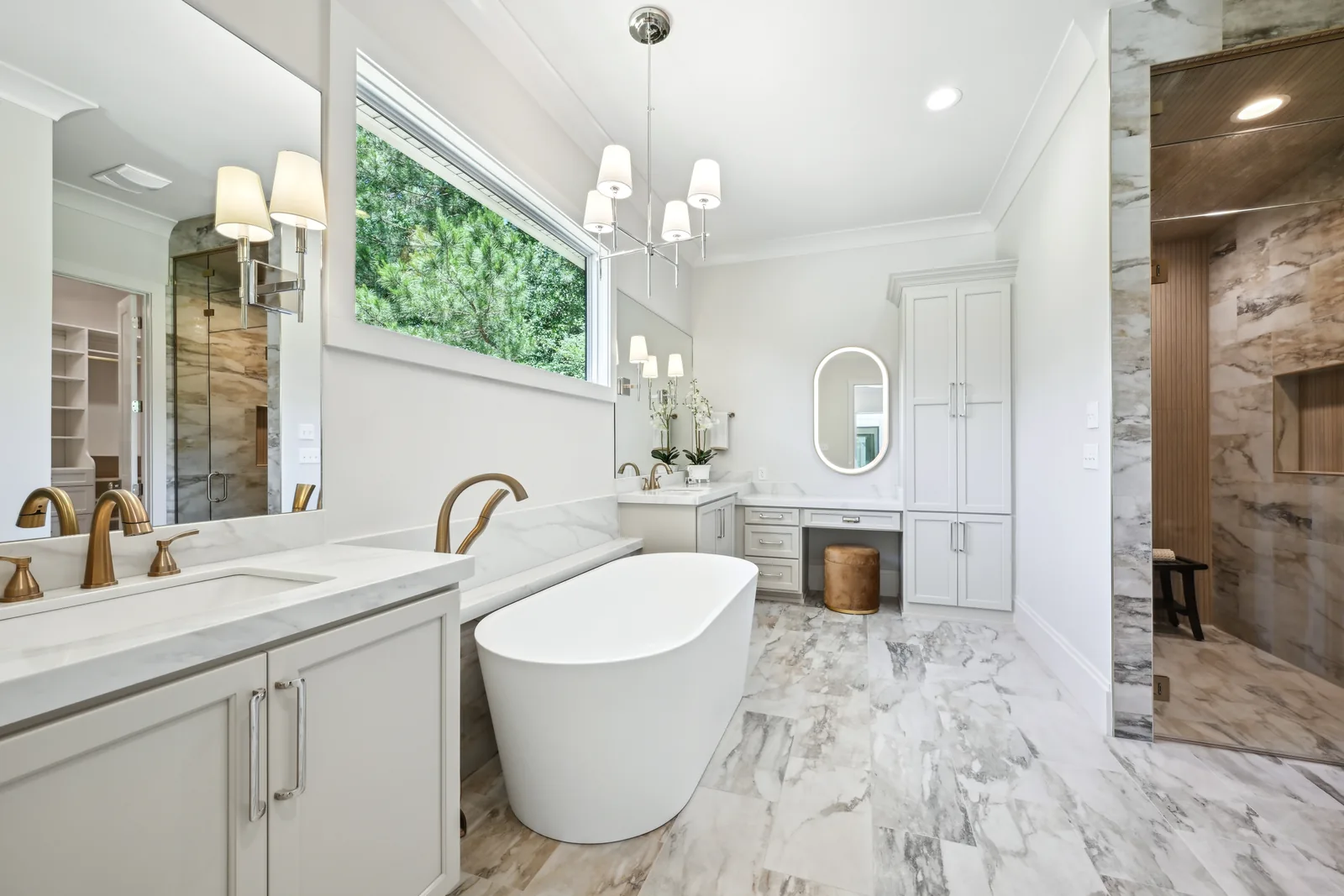 Primary bath, tub + brass